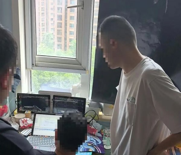 易启胜 1.7万个僵尸号狂发引流广告，网警出手