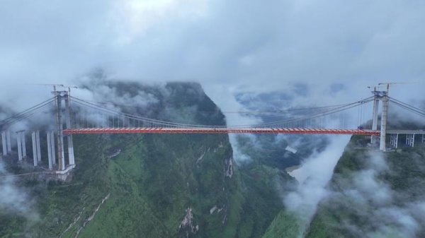 扬帆证券 安盘高速天门特大桥顺利合龙